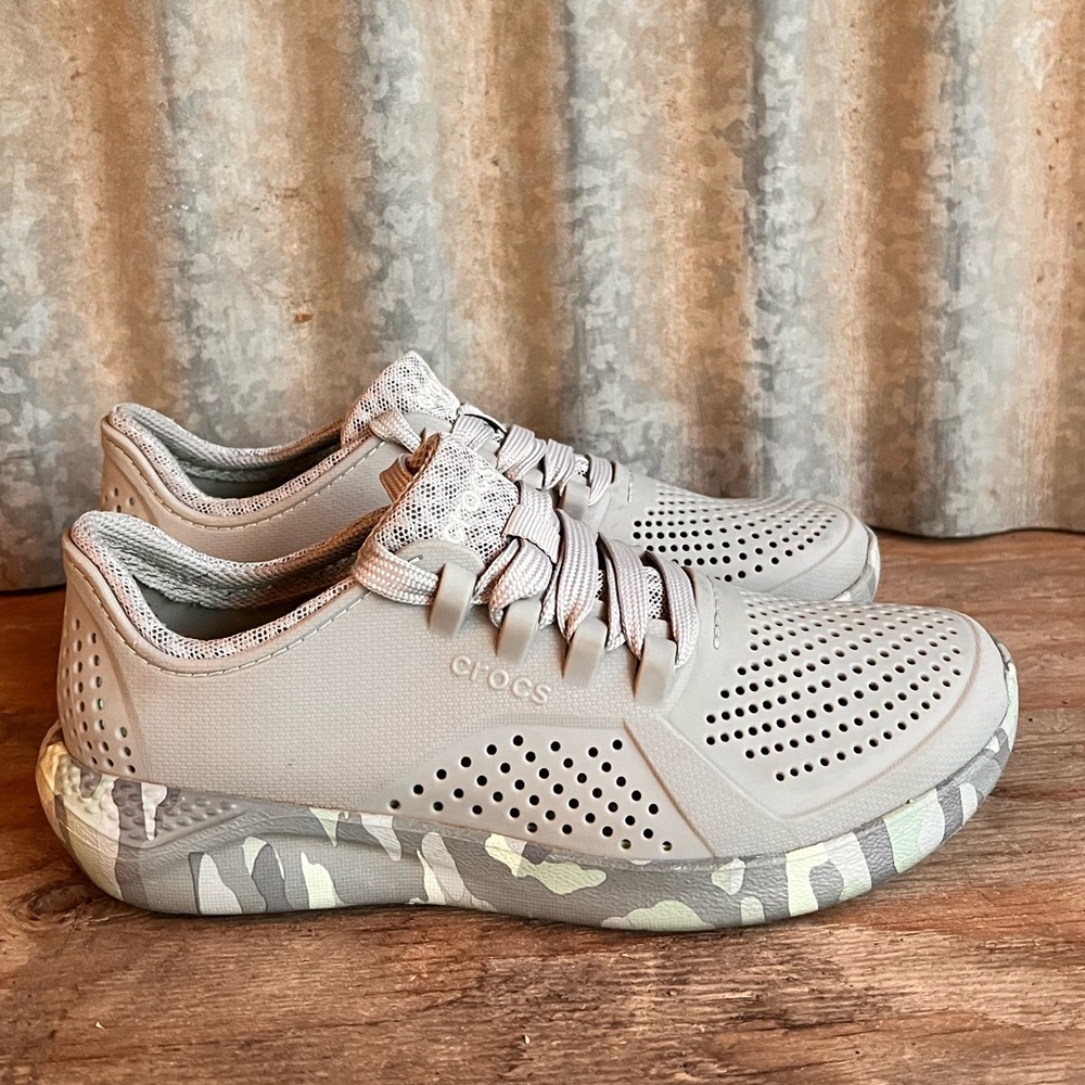 CROCS Women's Light Pink Athletic Shoes with Camouflage Sole